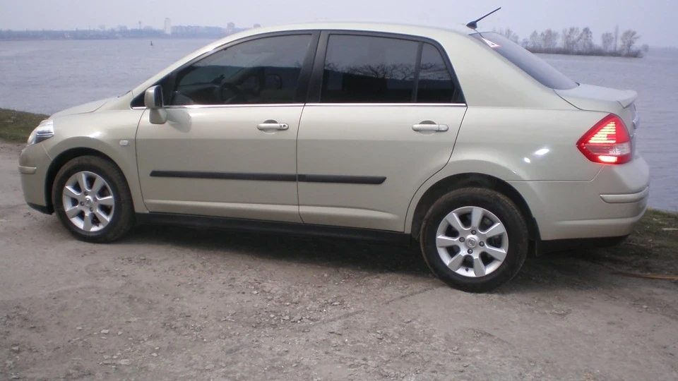 Nissan Tiida 3
