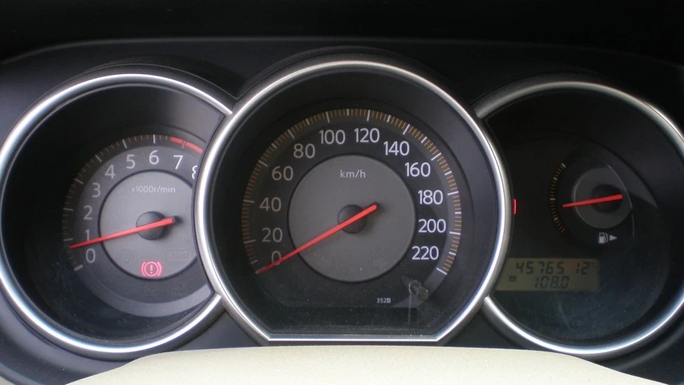 Nissan Tiida 4