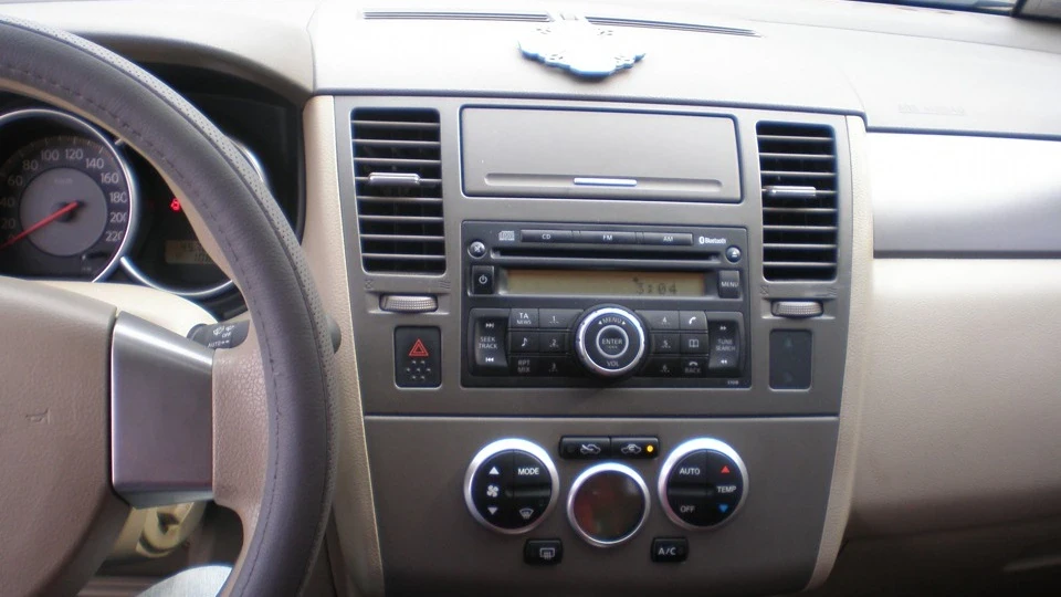 Nissan Tiida 5