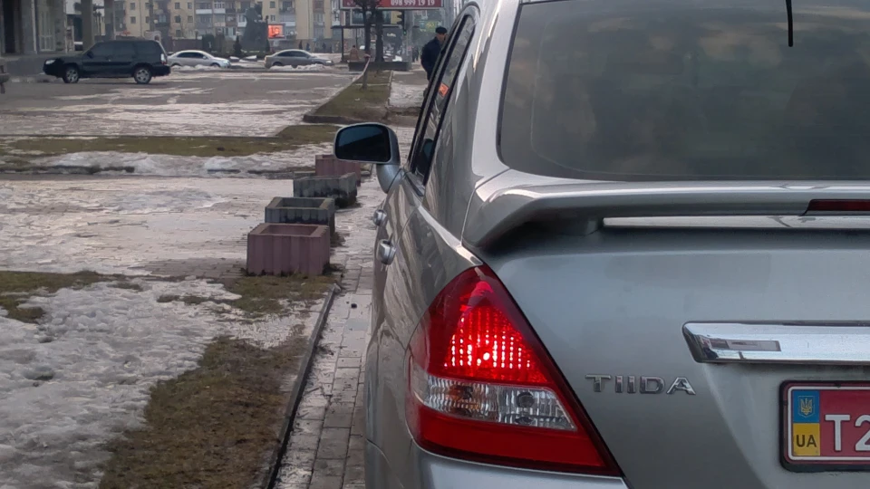 Nissan Tiida 3