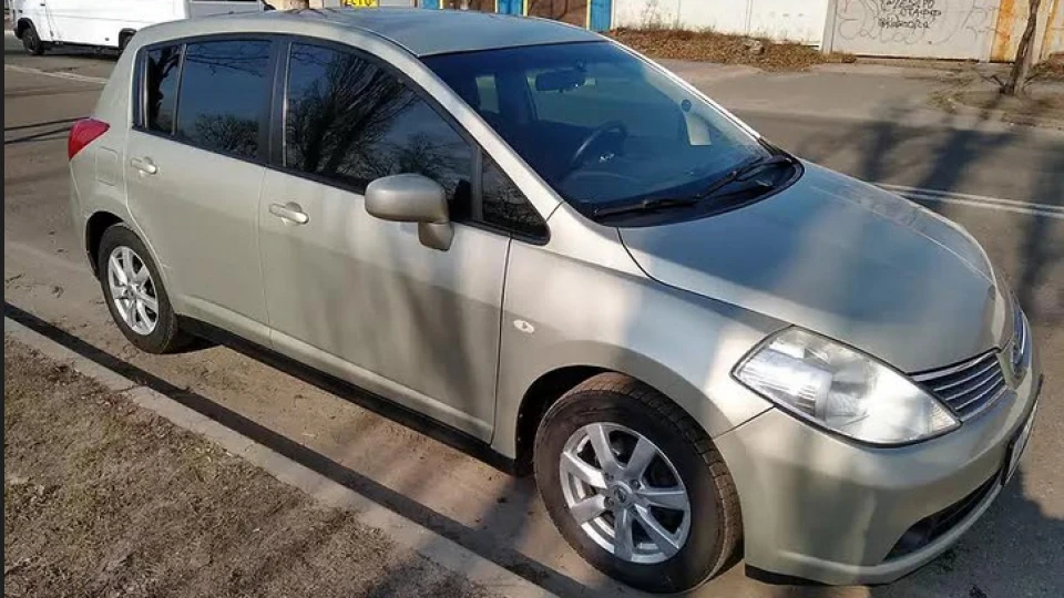Nissan Tiida 1,6 AT