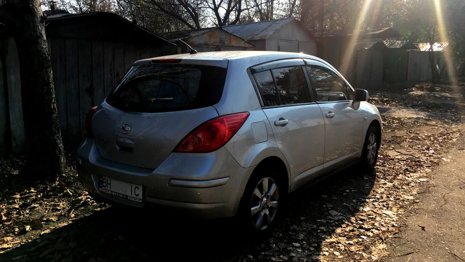 Nissan Tiida 1.6AT 4