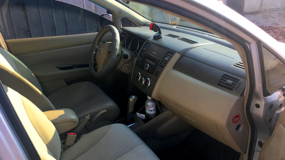 Nissan Tiida 1.6AT 5