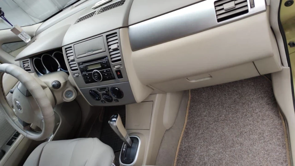 Nissan Tiida ᗩᖇᗩᗷKᗩ 2