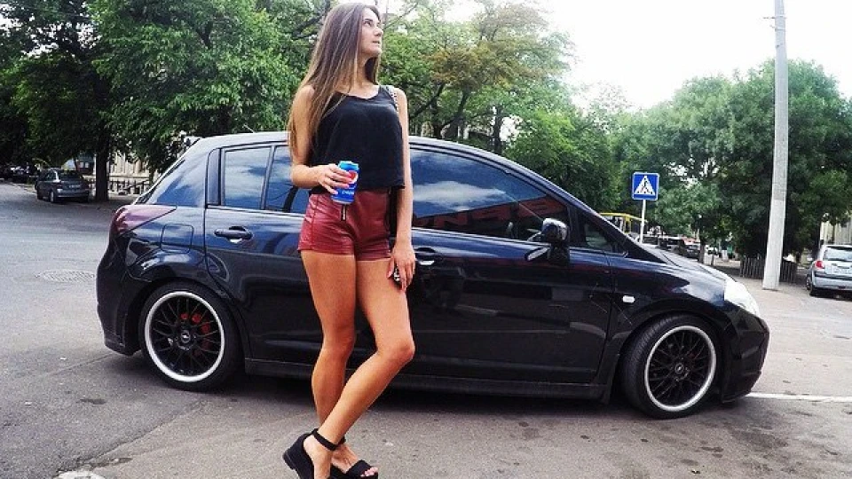 Nissan Tiida LOW NO FAT CHICKS 4