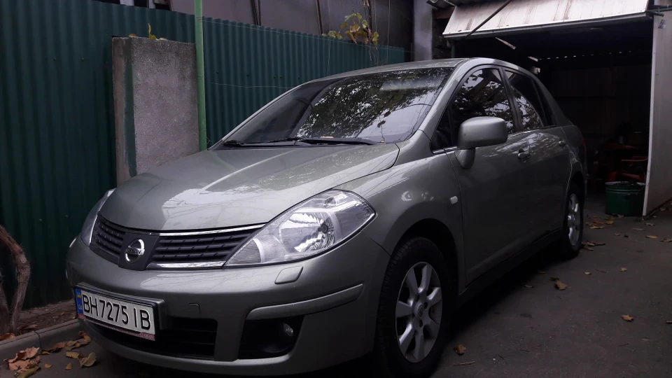 Nissan Tiida OLIVE 2