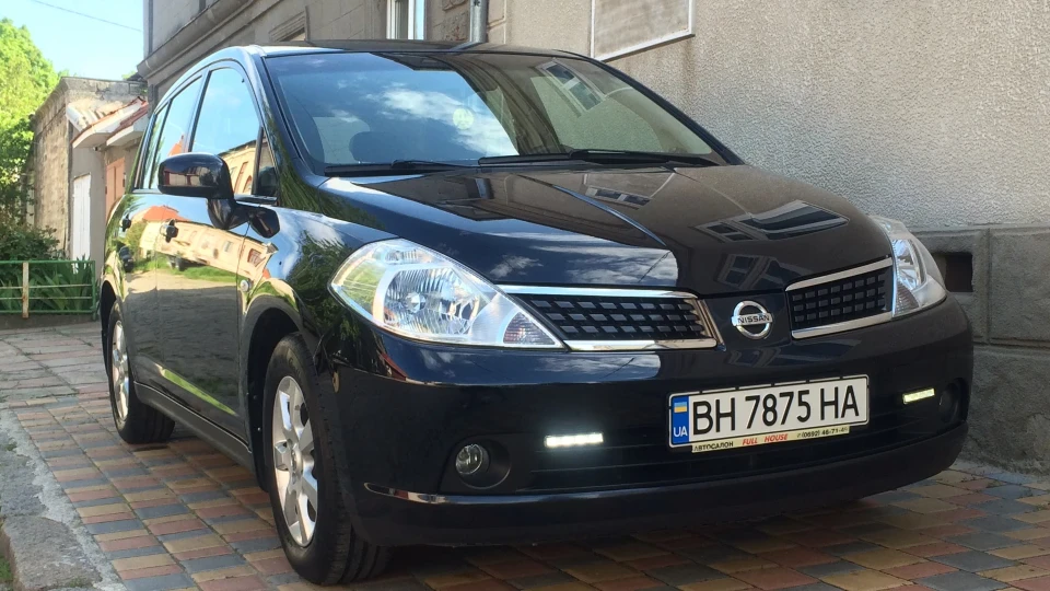 Nissan Tiida SE