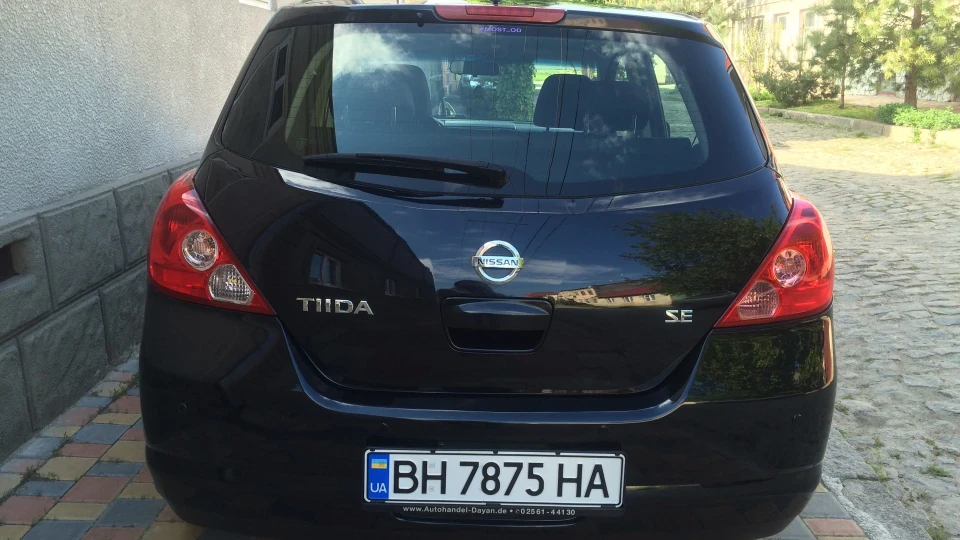 Nissan Tiida SE 3