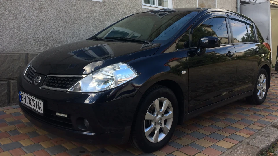 Nissan Tiida SE 4