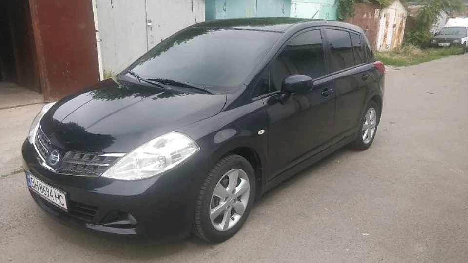Nissan Tiida SE 3