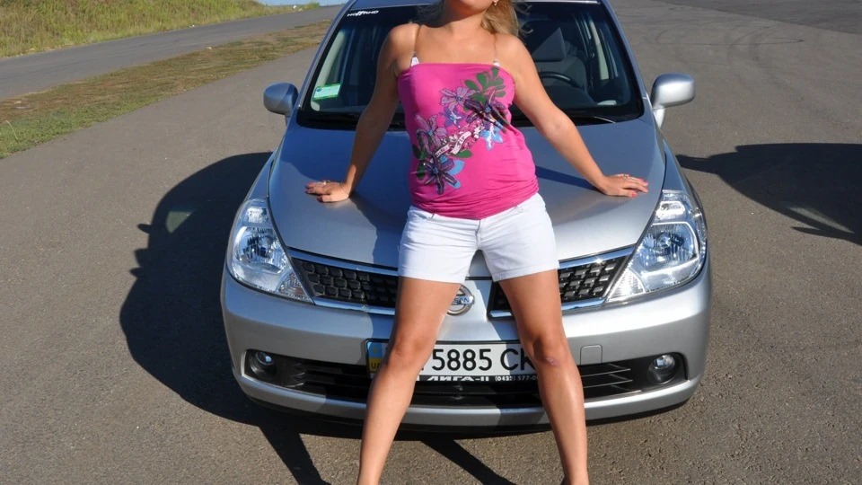 Nissan Tiida гарненька 2