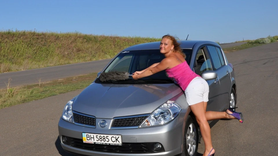 Nissan Tiida гарненька 4