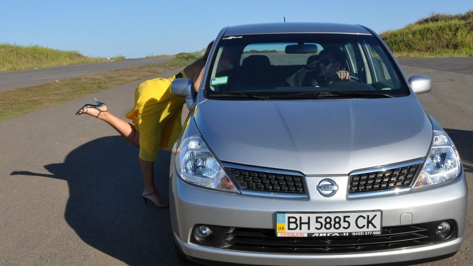Nissan Tiida гарненька 5