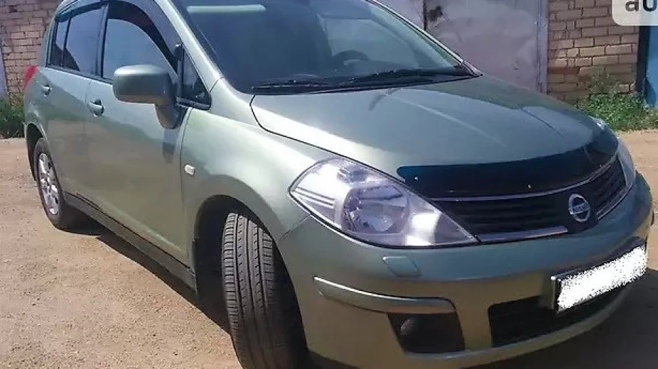 Nissan Tiida Зелений металік 2