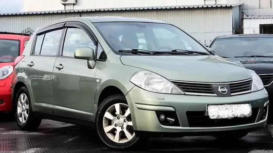 Nissan Tiida Зелений металік 4