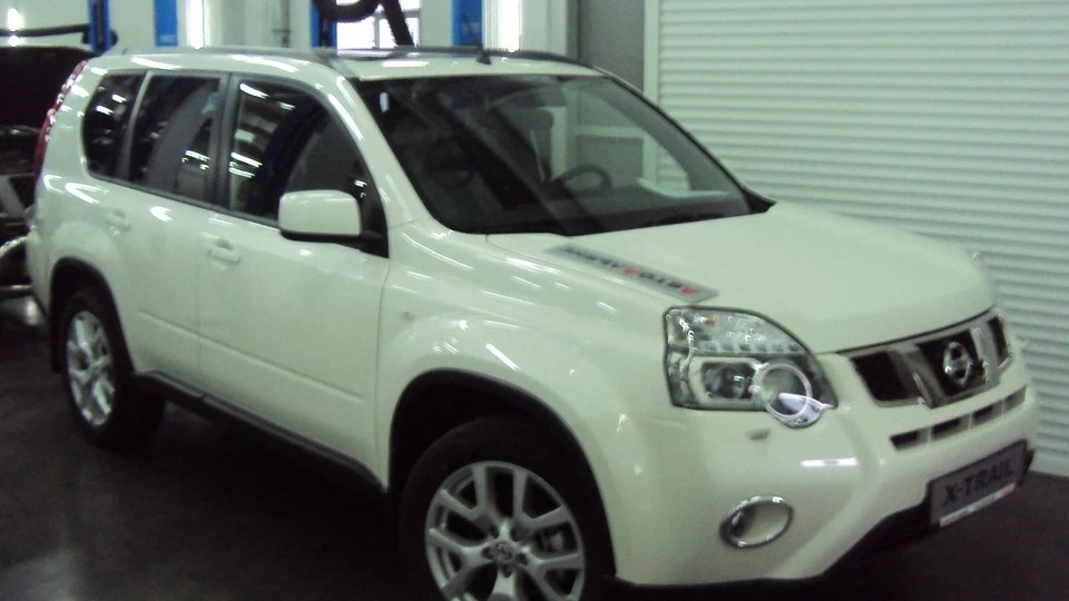 Nissan X-Trail білий перламутр 2,5 2