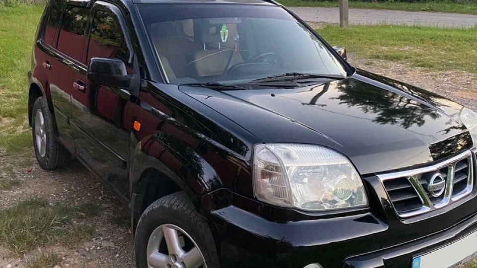 Nissan X-Trail Black 2.2 Turbo Diesel