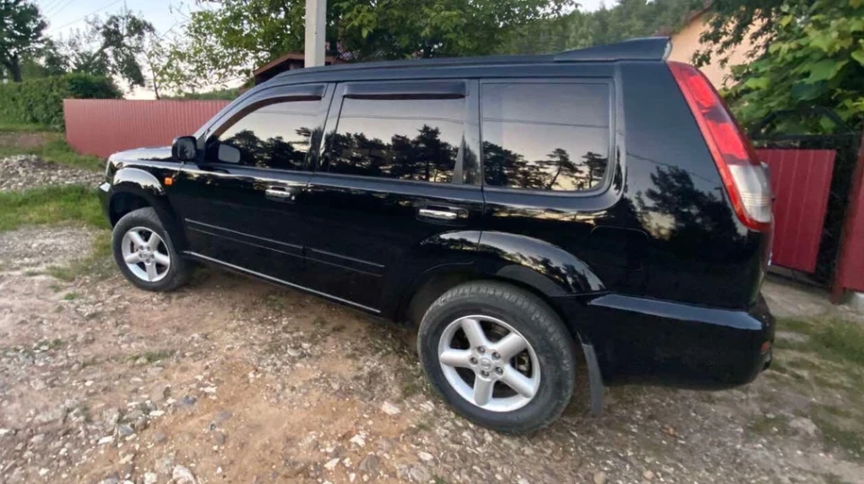 Nissan X-Trail Black 2.2 Turbo Diesel 2