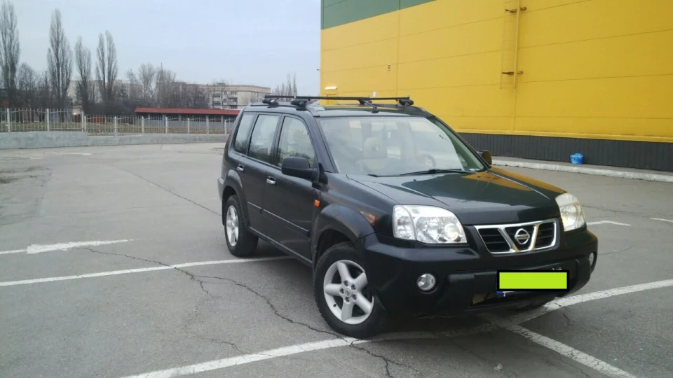Nissan X-Trail Чорний кубик акваріум 3