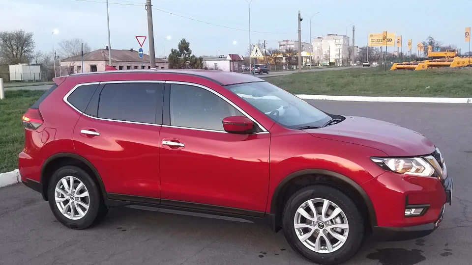 Nissan X-Trail Червоний) 2