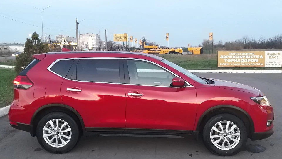 Nissan X-Trail Червоний) 3