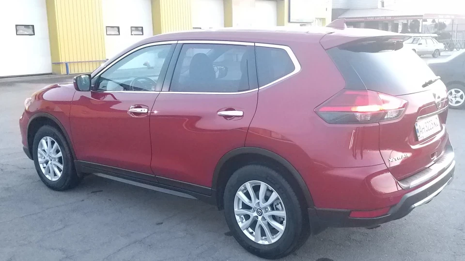 Nissan X-Trail Червоний) 5