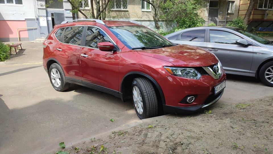 Nissan X-Trail Rogue 4
