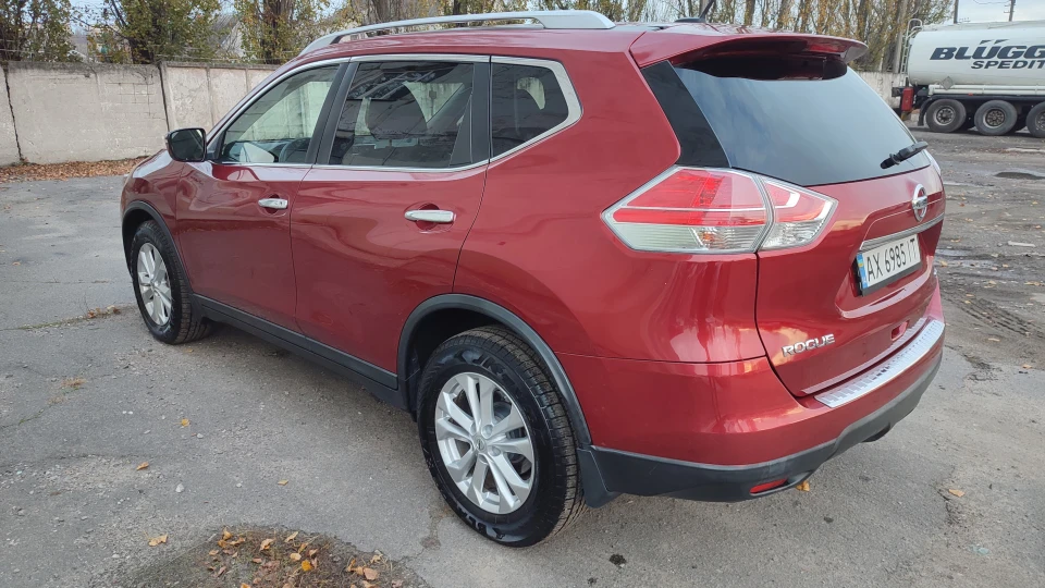 Nissan X-Trail Rogue 2