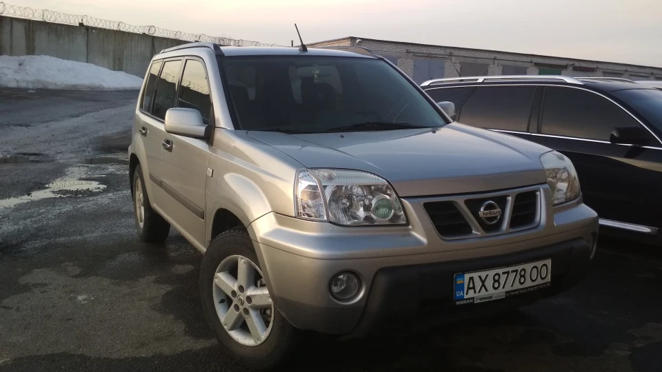 Nissan X-Trail Сріблястий бро