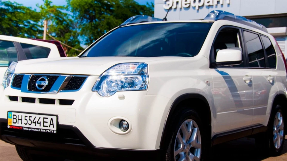 Nissan X-Trail White 2.0 SE