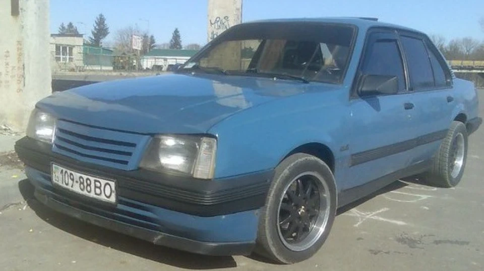 Opel Ascona 2