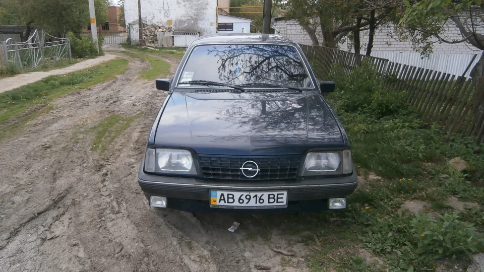Opel Ascona 4