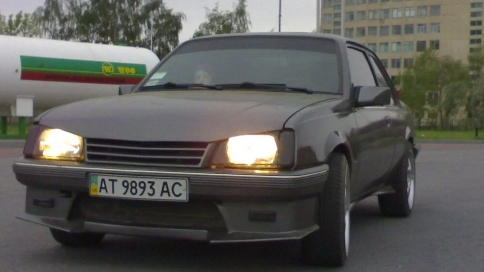 Opel Ascona 4