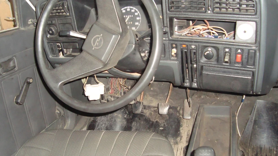 Opel Ascona 1,6 д 2