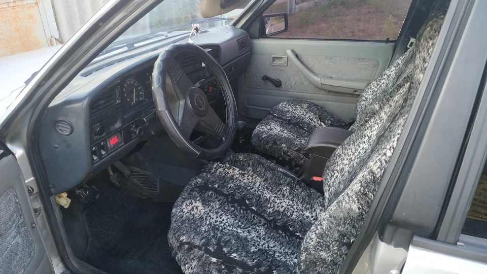 Opel Ascona 1.6 Сірий металік 2