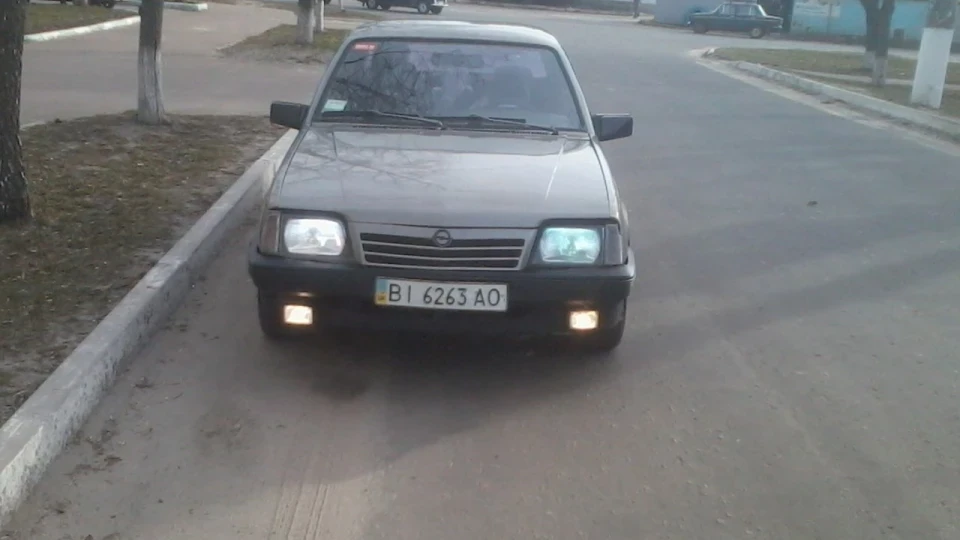 Opel Ascona 1,6 4