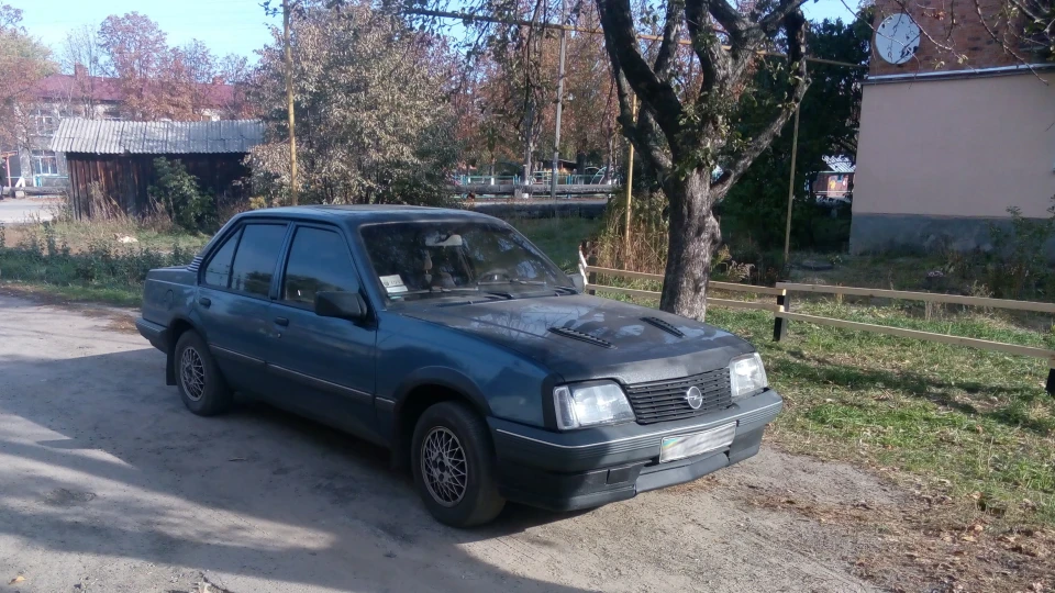 Opel Ascona 1,6i KAT C16NZ
