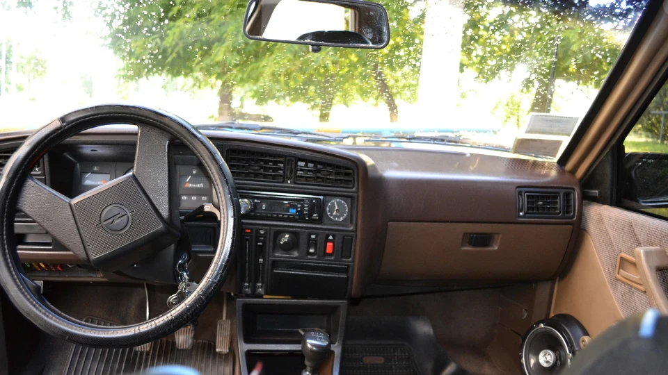 Opel Ascona 16N 2