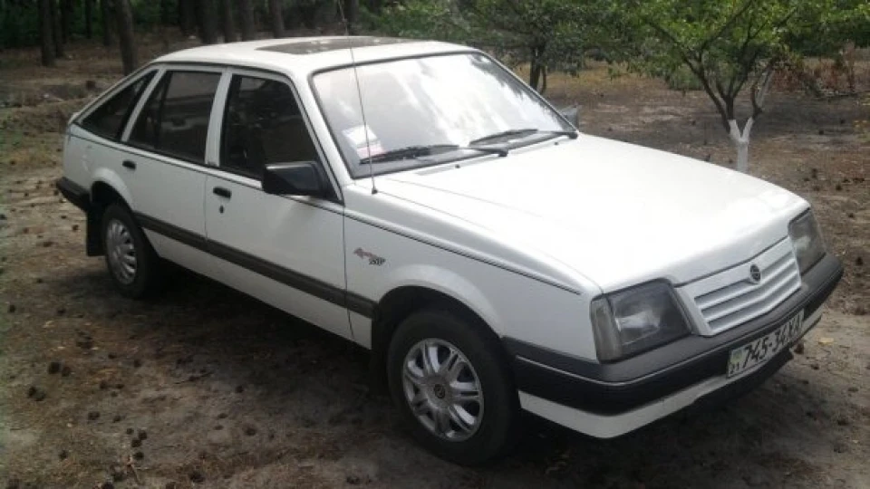 Opel Ascona 1.6N 3