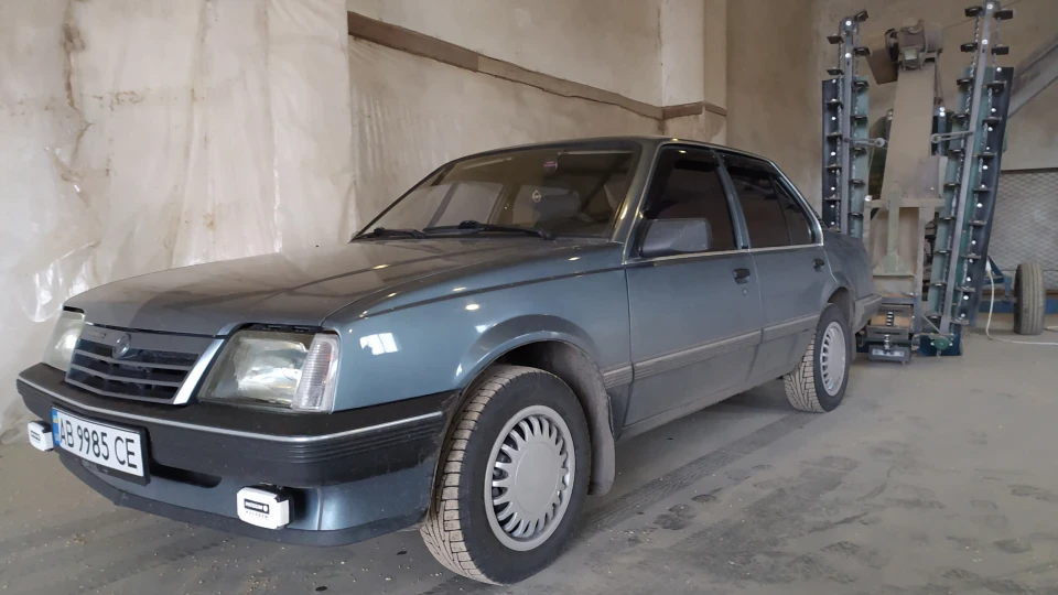 Opel Ascona 1.6SH TouringБалтик Блек