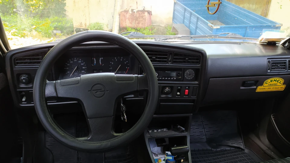 Opel Ascona 1.6SH TouringБалтик Блек 4