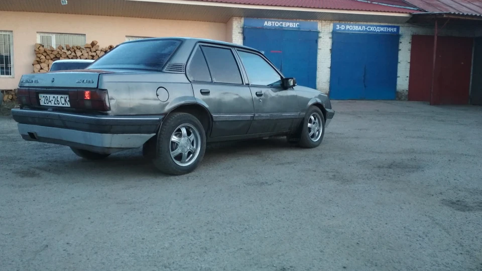 Opel Ascona 1.8 бензин