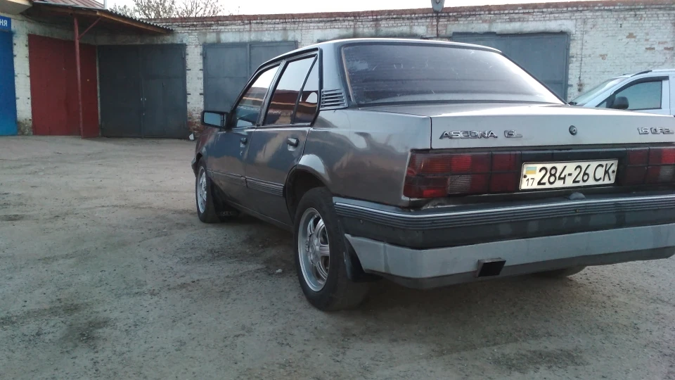 Opel Ascona 1.8 бензин 2