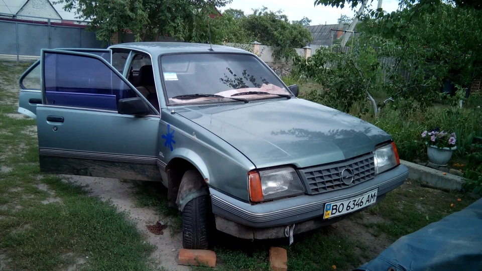 Opel Ascona 1.8 i 3