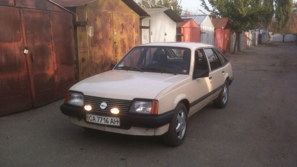 Opel Ascona 1,8 інжектор 2