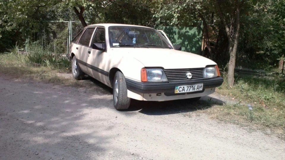 Opel Ascona 1,8 інжектор 3