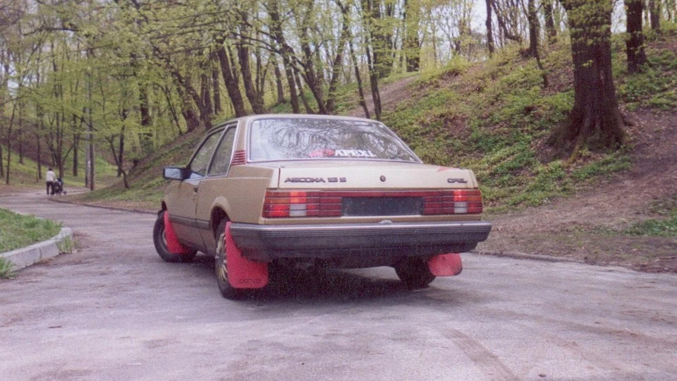 Opel Ascona 1.8 2