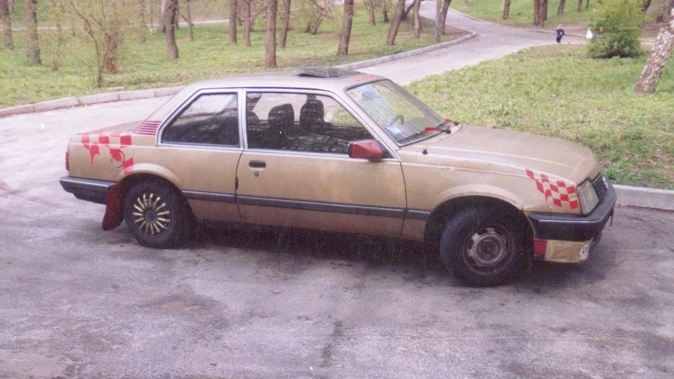 Opel Ascona 1.8 3