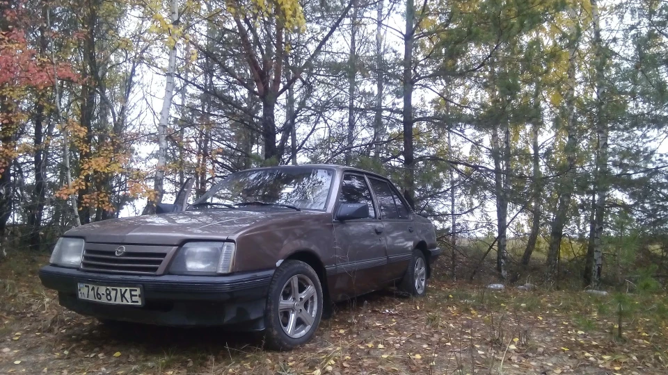 Opel Ascona 1.8 4