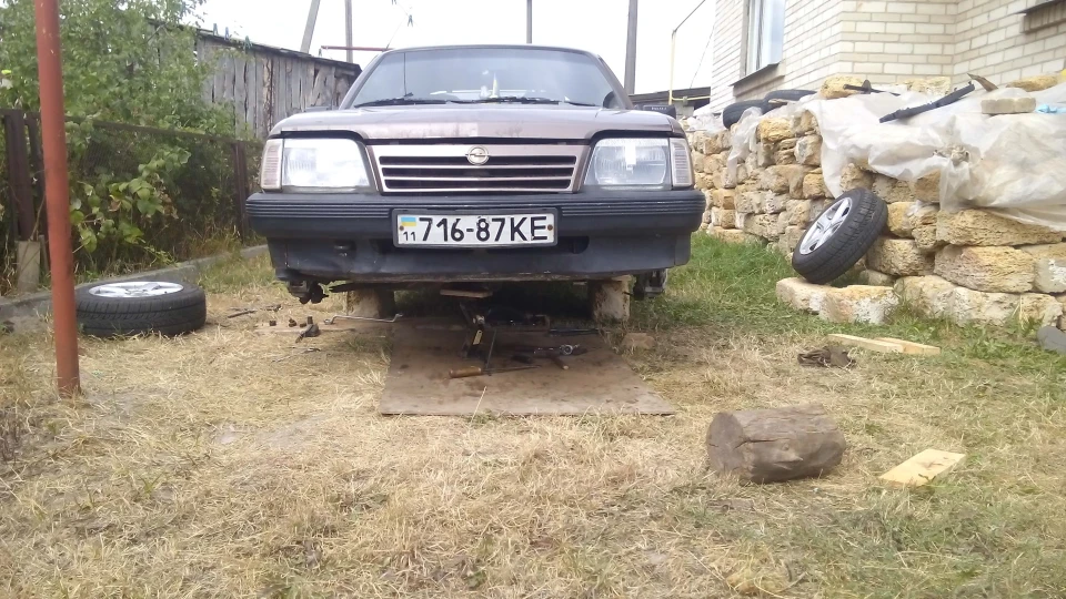 Opel Ascona 1.8 5